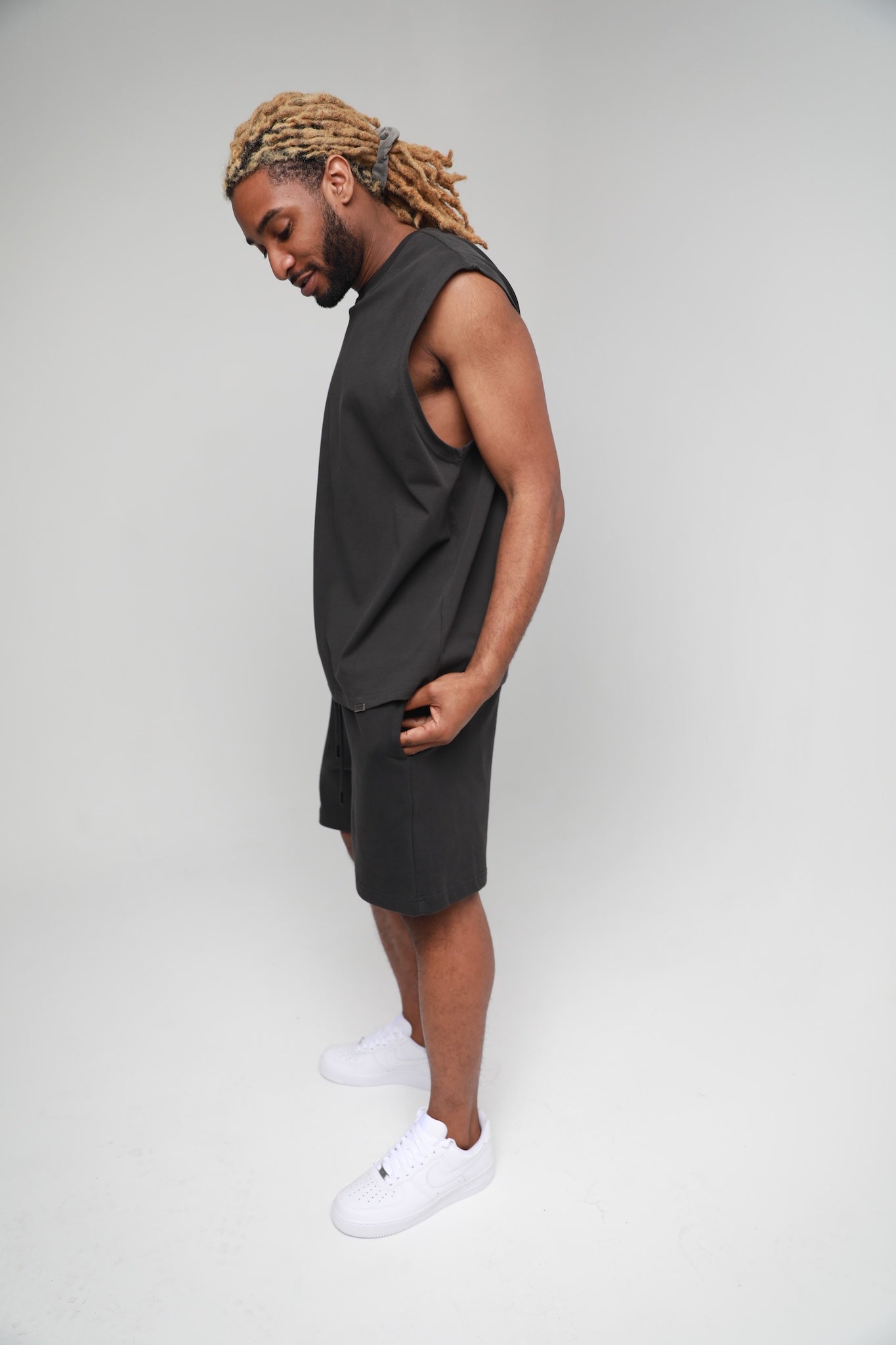 odor ash sleeveless トップス 韓国 シズニルック LENOX AVE BLACK SLEEVELESS TEE – Georgio's