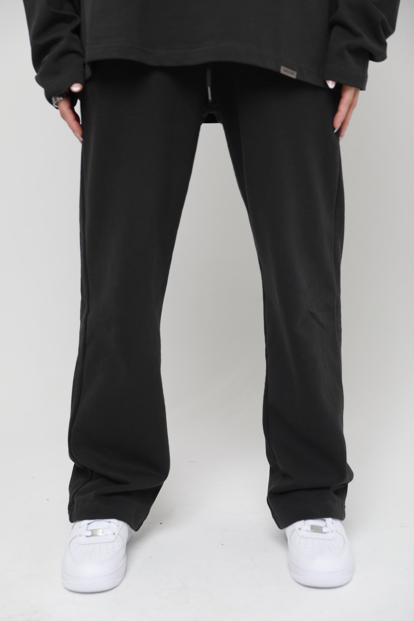 LENOX AVE BLACK LONG SLEEVE TEE – Georgio's
