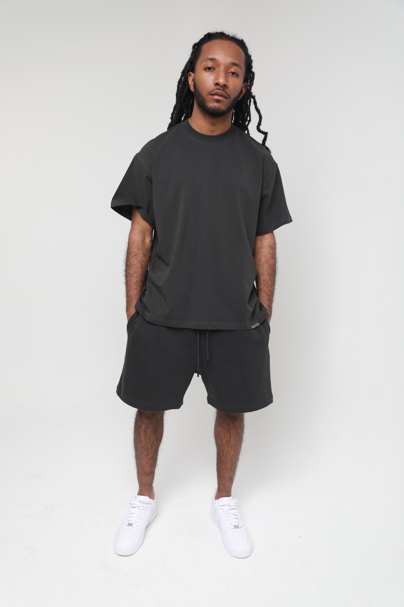 LENOX AVE BLACK SHORT SLEEVE TEE – Georgio's